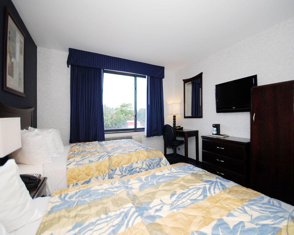 Paramount Inn ฟลอรัลพาร์ค ภายนอก รูปภาพ