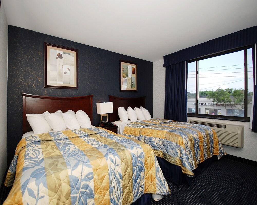 Paramount Inn ฟลอรัลพาร์ค ภายนอก รูปภาพ