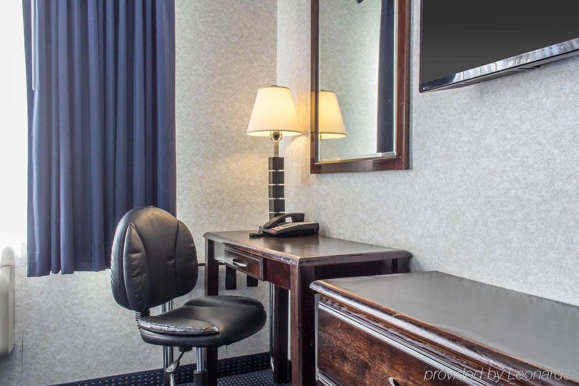 Paramount Inn ฟลอรัลพาร์ค ภายนอก รูปภาพ