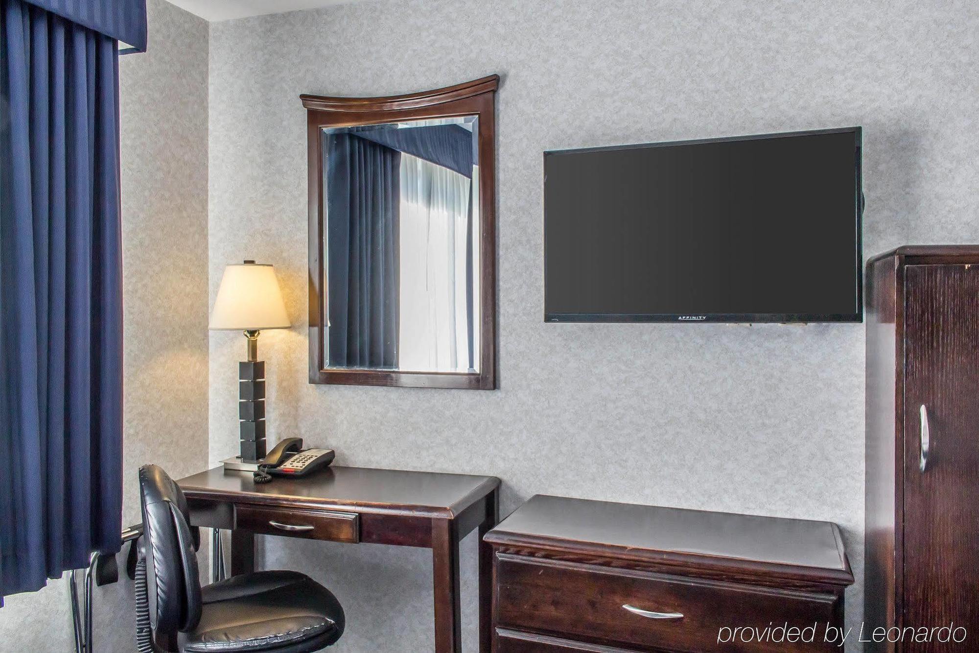 Paramount Inn ฟลอรัลพาร์ค ภายนอก รูปภาพ