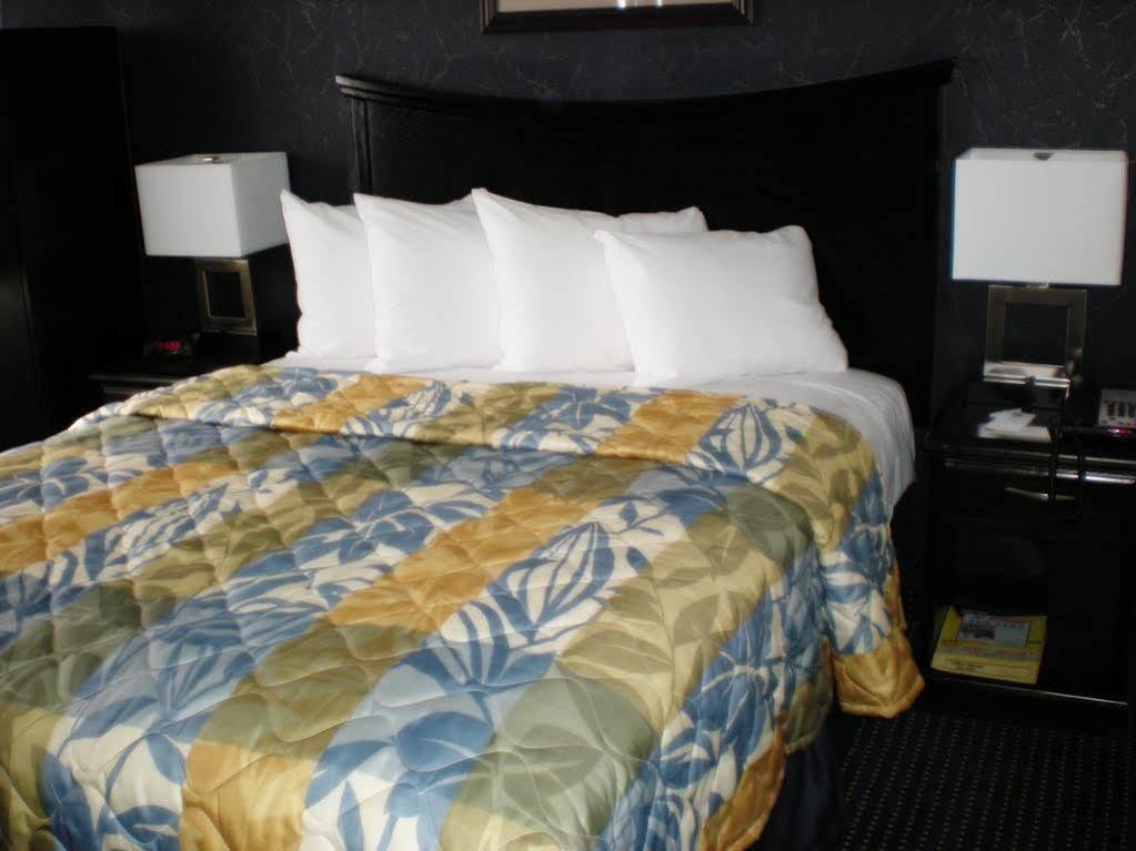 Paramount Inn ฟลอรัลพาร์ค ภายนอก รูปภาพ