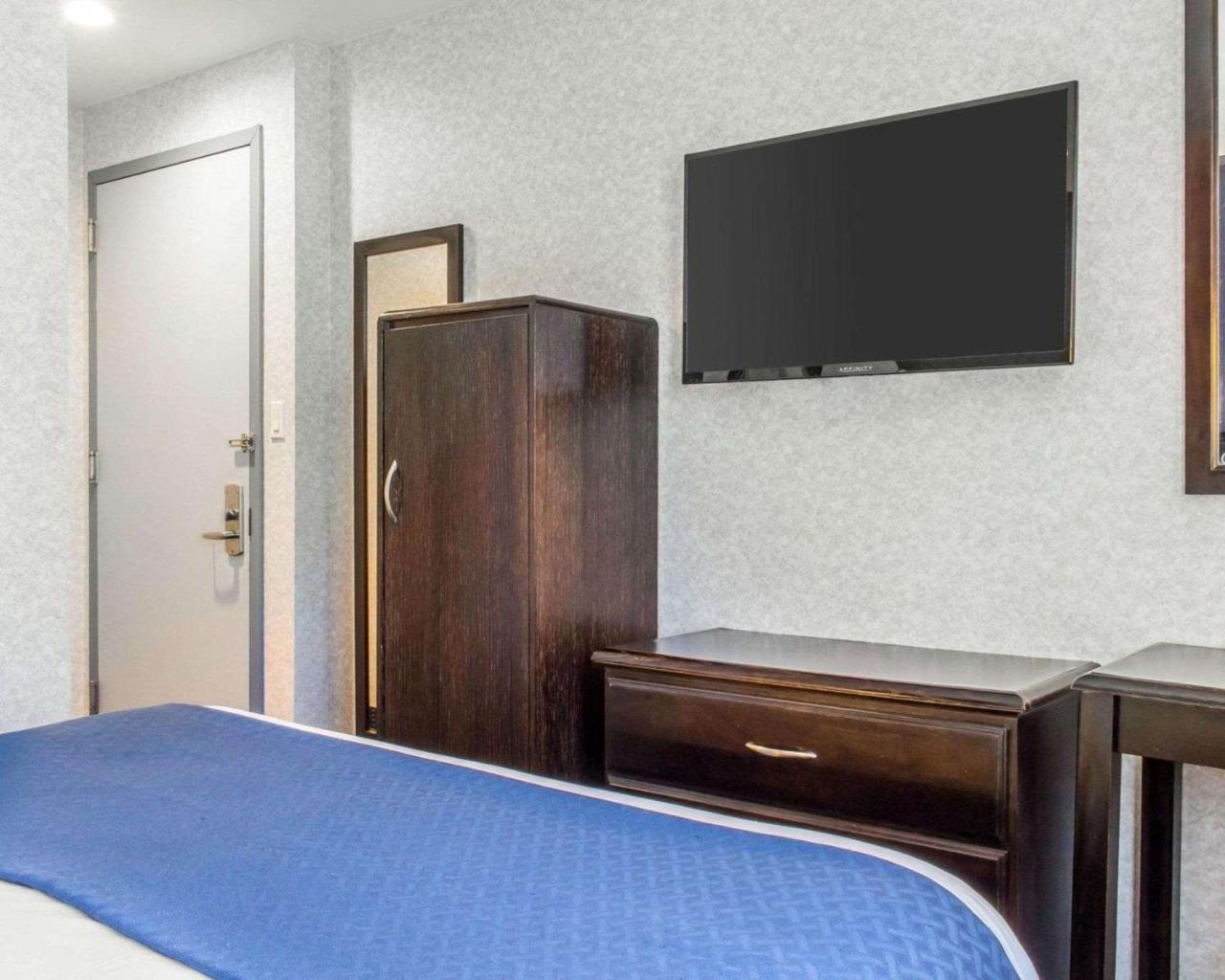 Paramount Inn ฟลอรัลพาร์ค ภายนอก รูปภาพ