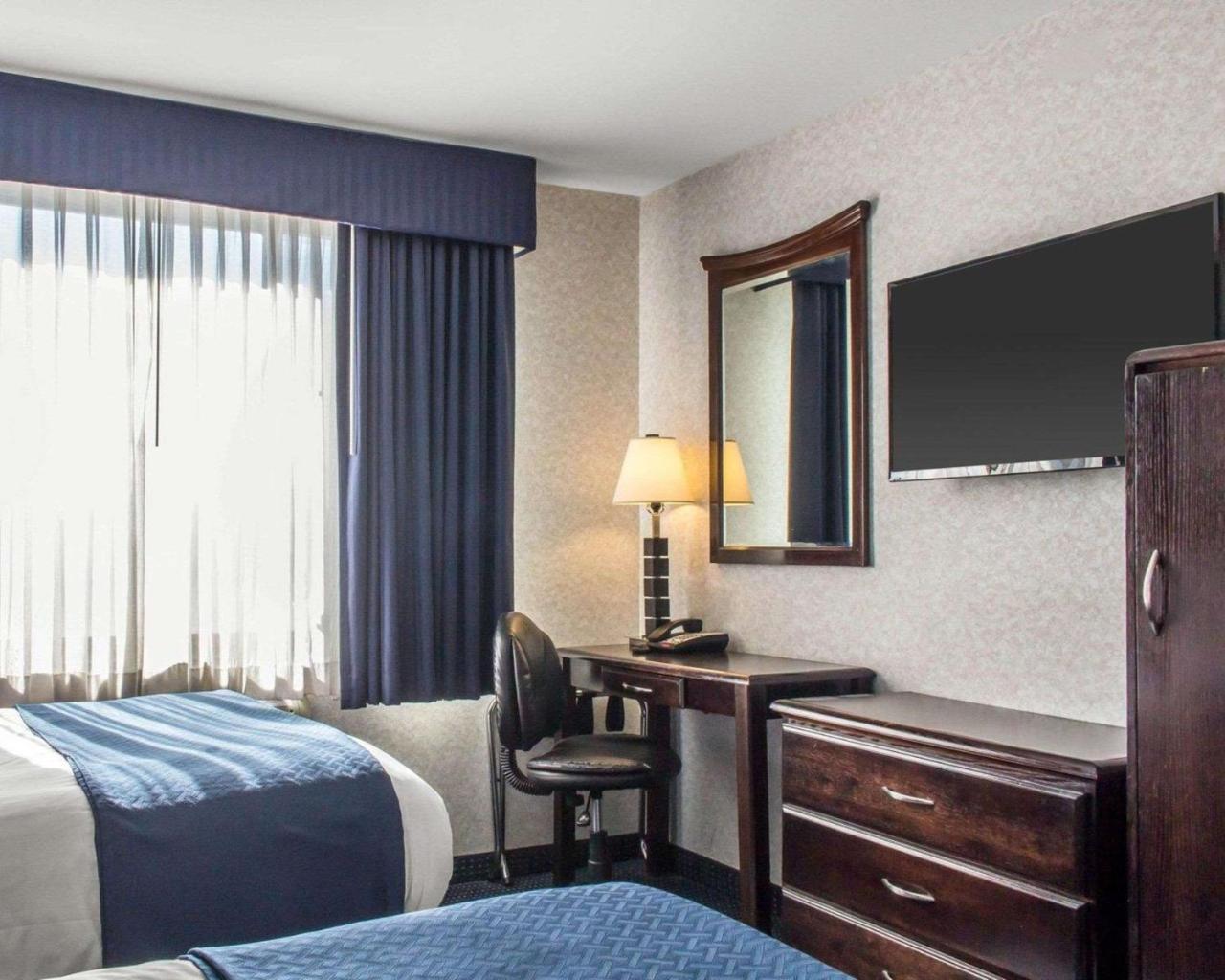 Paramount Inn ฟลอรัลพาร์ค ภายนอก รูปภาพ